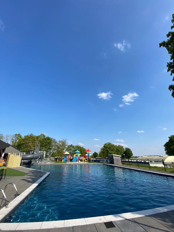 Lathumlodge Met Parkvoorzieningen Exteriér fotografie
